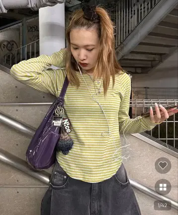 스트라이프 긴팔 상의 옐로우 그린과 화이트