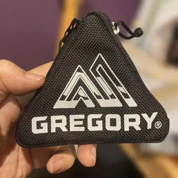 GREGORY 트라이앵글 파우치 블랙