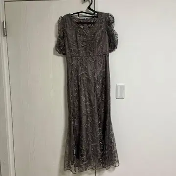 자수 그레이 드레스