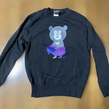 BEAMS T 곰 프린트 맨투맨 블랙