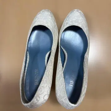 BENIR 아이보리 레이스 펌프스