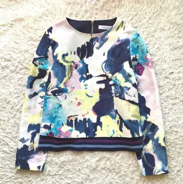 택없는 새상품 어도어 블라우스 수채화 아트