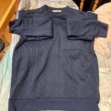 네이비 케이블 니트풍 스웨터