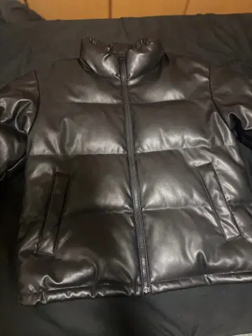 GU 블랙 다운 자켓