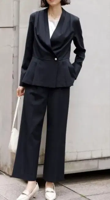 GeeRA 펄 버튼 페플럼 플리츠 블라우스 셋업