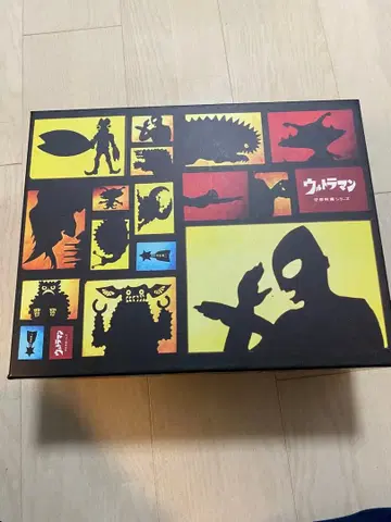 드래곤 비어드 x 울트라맨 콜라보 스니커즈