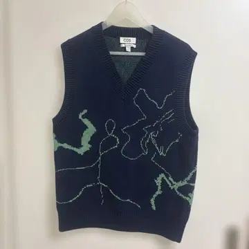 COS 니트 베스트