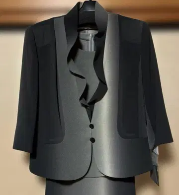 크레이프 원단 수트