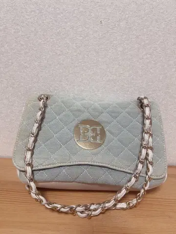 스카이블루 퀼팅 숄더백