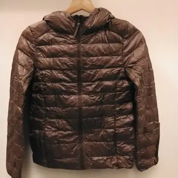 브라운 후드 부착 다운 유니클로