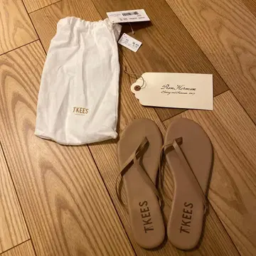 TKEES 베이지 플랫 샌들