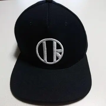 ONE OK Rock 블랙 자수 로고 캡