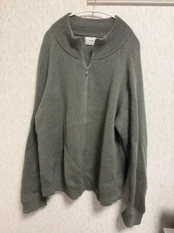 EVCON 그레이 지퍼 하이넥 스웨터