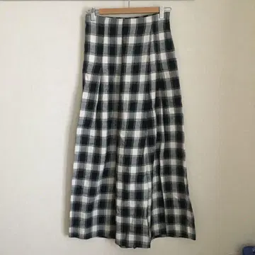 말려 올라간 듯한 롱 와이드 팬츠