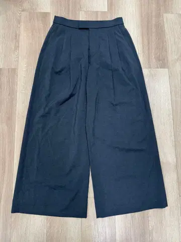 유니클로C 턱 와이드 팬츠