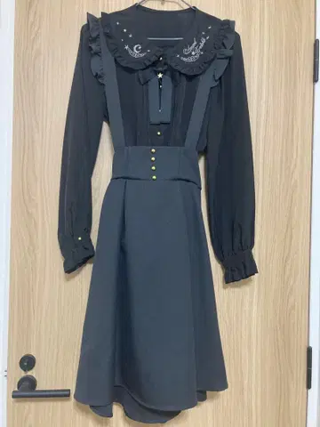 Amavel 블랙 블라우스+점프스커트 세트