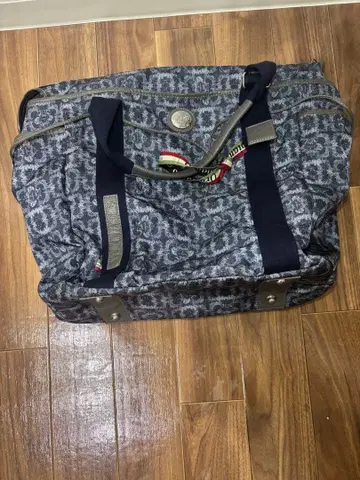 그레이 계열 패턴 보스턴 백