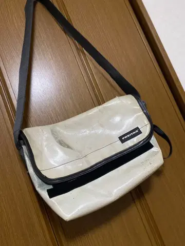 FREITAG 메신저 백 화이트 계열