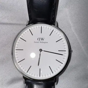 다니엘 웰링턴 화이트 블랙 시계 화이트 블랙 시계 벨트 블랙