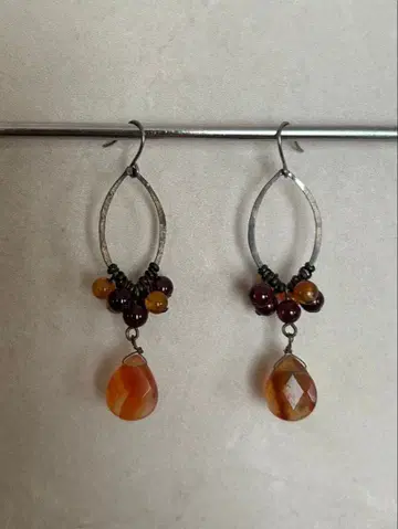 오렌지와 브라운 스톤 귀걸이