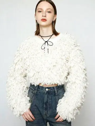 EMODA 벌키 프린지 크롭 니트