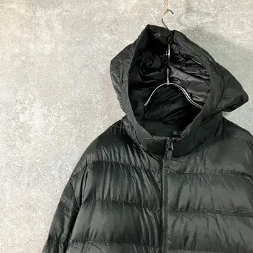 UNIQLO 울트라 라이트 다운 블랙 후드 부착 경량 심플