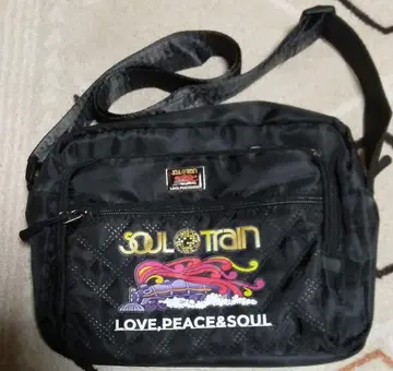 SOUL TRAIN 블랙 숄더백