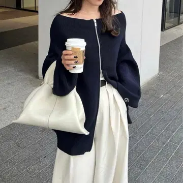 카프리슈 마쥬 W 지퍼 보트넥 니트 미사용 새상품 오프숄더 니트