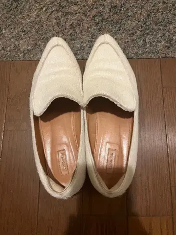 CHEMBUR 화이트 플랫슈즈 송치