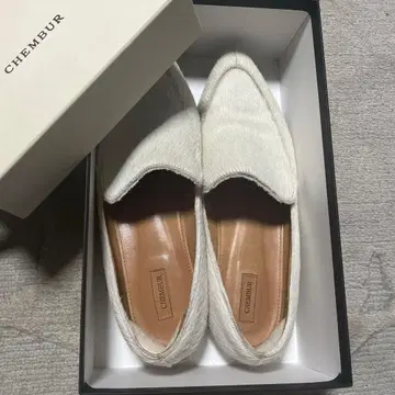 CHEMBUR 화이트 플랫슈즈 송치