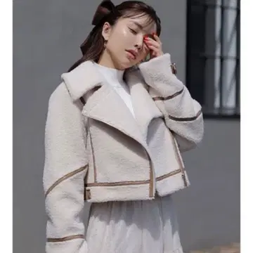 에이미 이스트 월 컴팩트 보아 자켓 미사용