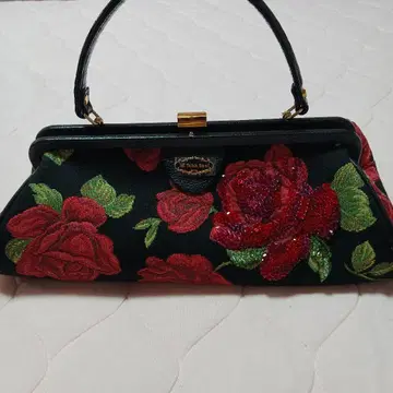 Think Bee! 로즈 자수 핸드백