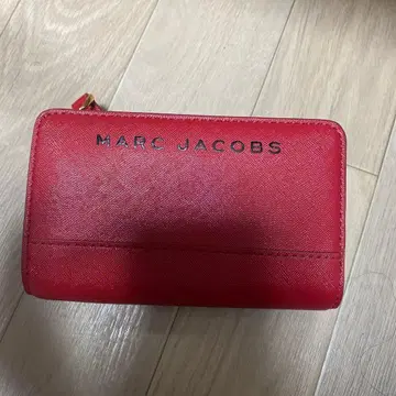 MARC JACOBS 이단 접이식 지갑 레드