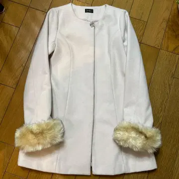 evelyn 비쥬 부착 노카라 코트 핑크