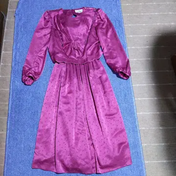 퍼플 광택 버블 원피스