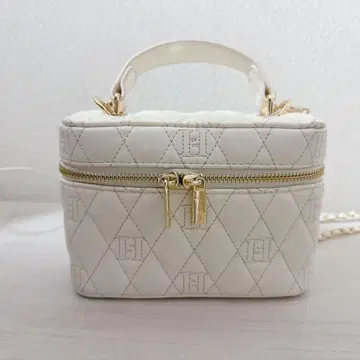 herlipto 모노그램 퀼티드 바니티 백 화이트
