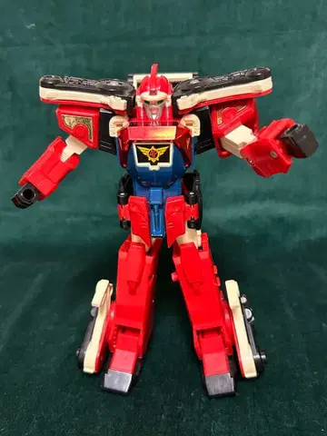 변형 가능한 로봇 액션 피규어