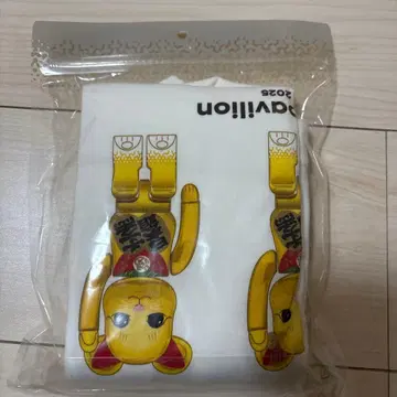 오사카 만박 베어브릭 티셔츠