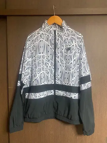 뉴발란스 윈드 브레이커 여성용