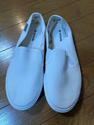 빅토리아 화이트 슬립온 37