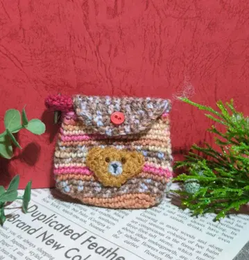 컬러풀한 곰 자수 파우치