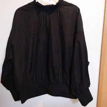 블랙 나일론 상의