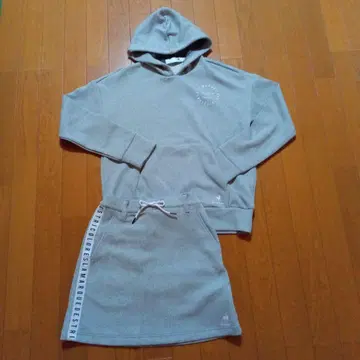 르꼬끄 스포르티브 후드티 M 사이즈와 스커트 S 사이즈 세트