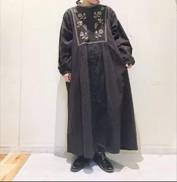 사만사 모스모스 가슴 절개 자수 원피스 면 100% 브라운 인도산 루즈핏