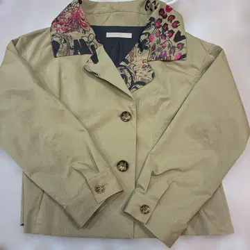 베이지 꽃무늬 옷깃 테일러드 자켓