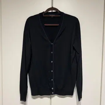 [ 새상품급 ] JOHN SMEDLEY 블랙 V넥 가디건