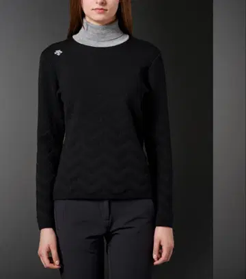 데상트 자카드 터틀넥 스웨터