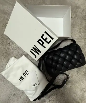 [ 상자 수납 봉투 포함! 새상품급! ] JW PEI 블랙 숄더백 여성용