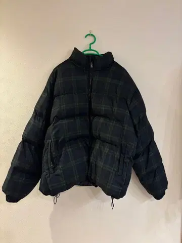 다크 그린 체크 무늬 다운 자켓