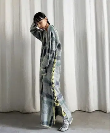 AMERI 빅 체크 레이스업 니트 드레스